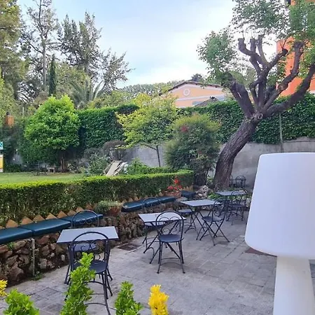 Riari Garden Oda ve Kahvaltı