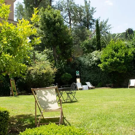 Frühstückspension Riari Garden 5*